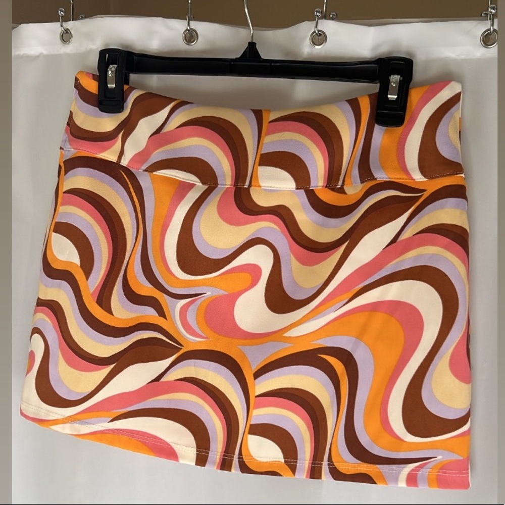 *NEW W/ TAGS* Altar’d State 70’s Inspired Mini Skirt size medium